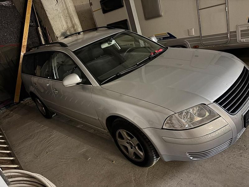 Second-hand VW Passat 131 CP (96 kW) 2004 Argintiu Break