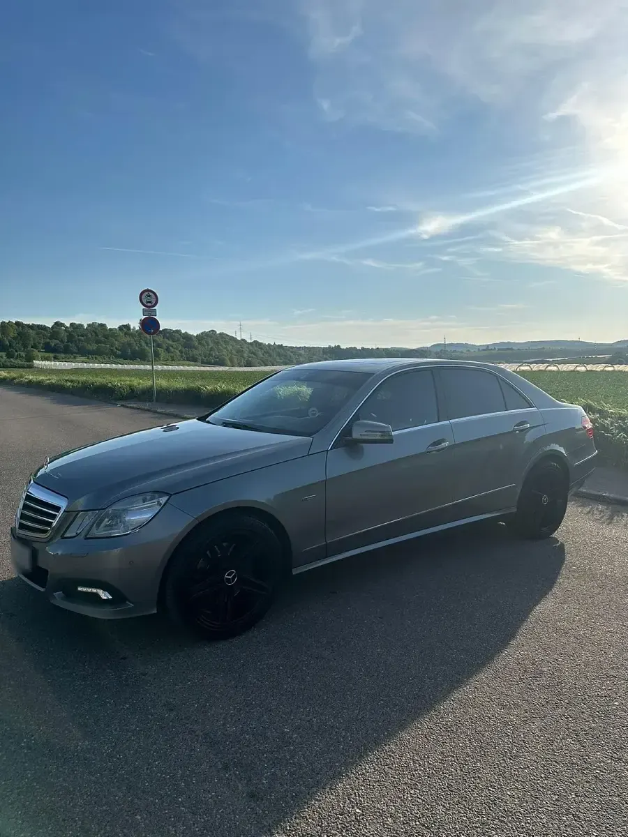 Gebraucht Mercedes E350 231 PS (169 kW) 2009 Grau Limousine