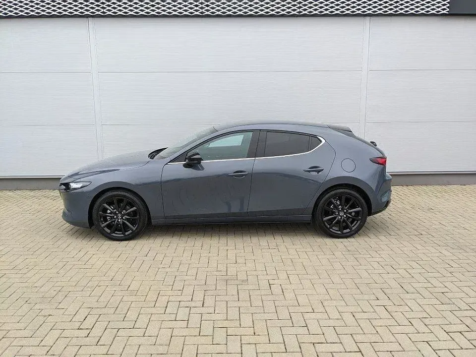 Neu Mazda 3 Homura-Line 140 PS (102 kW) 2026 Grau Limousine