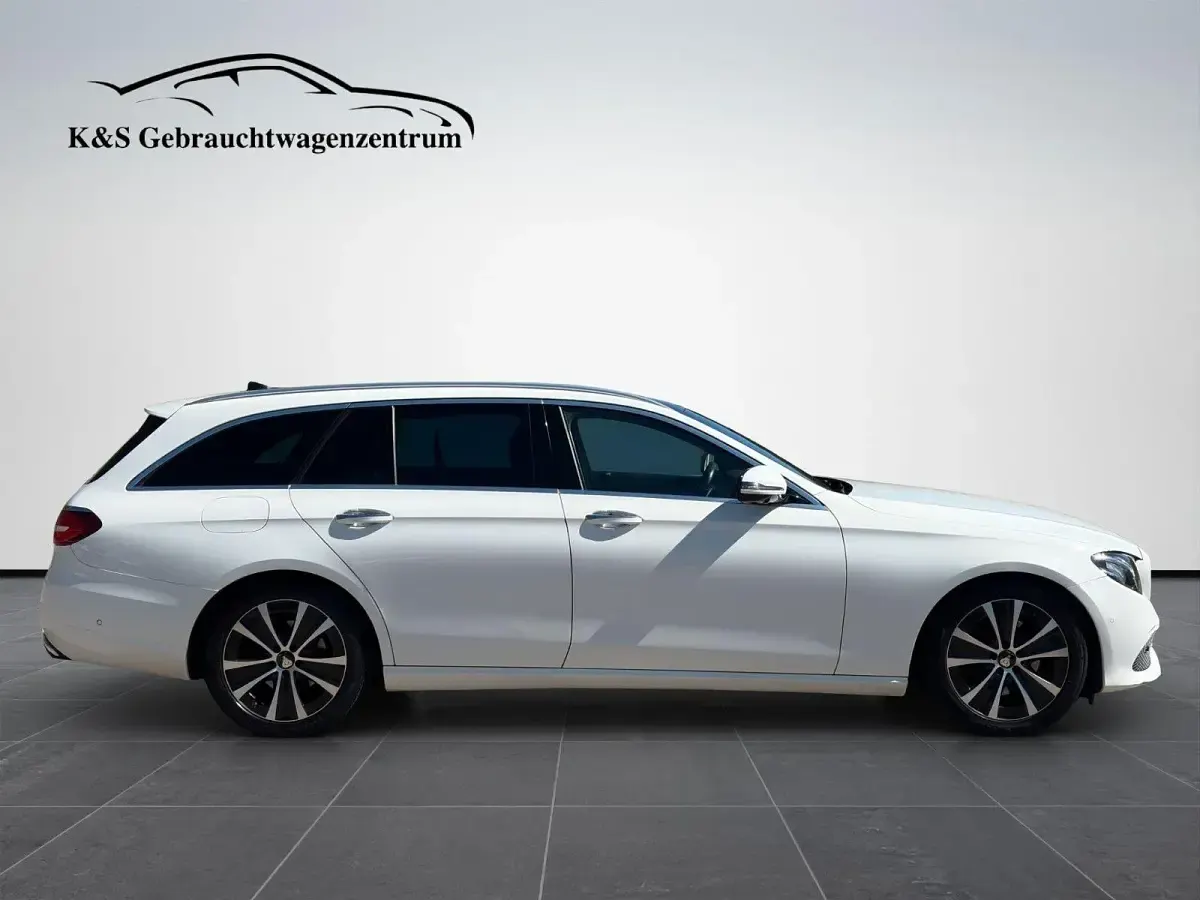 Gebraucht Mercedes E220 194 PS (142 kW) 2020 Weiß Kombi