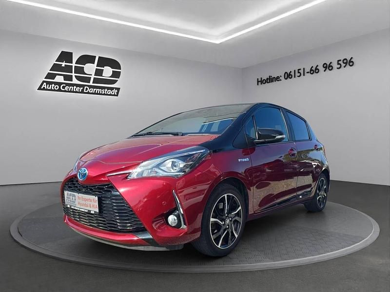 Rot Gebraucht 2017 Toyota Yaris Hybrid Style Kleinwagen | 14.470 € (Fairer Preis) - Bild 1/4