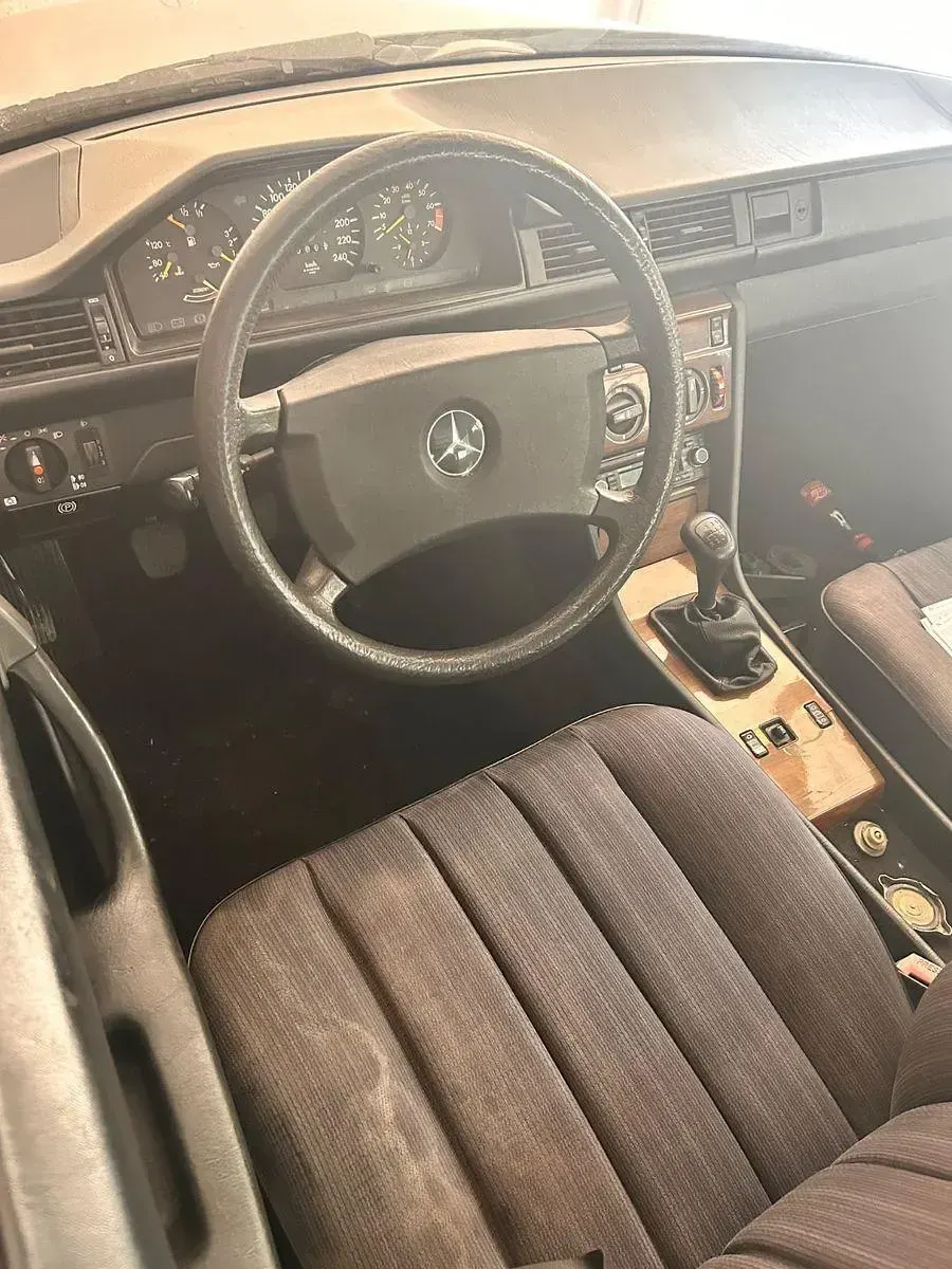 Gebraucht Mercedes E300 179 PS (131 kW) 1989 Grau Kombi