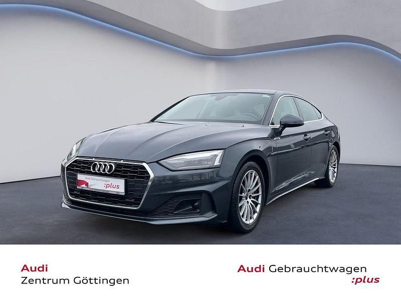 Manhattangrau metallic Gebraucht 2021 Audi A5 Sportback Ambiente Kleinwagen | 28.980 € (Superpreis) - Bild 1/4