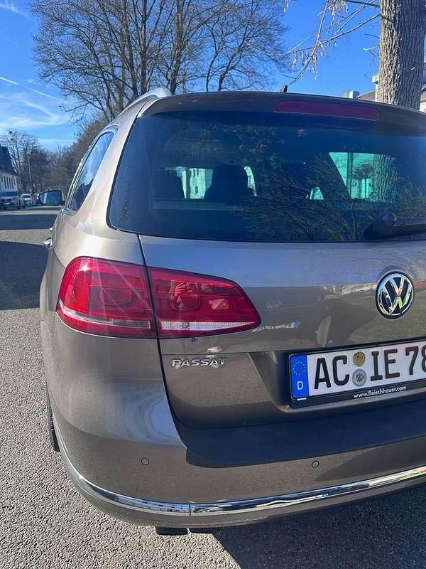 Gebraucht VW Passat Highline 140 PS (102 kW) 2011 Braun Kombi