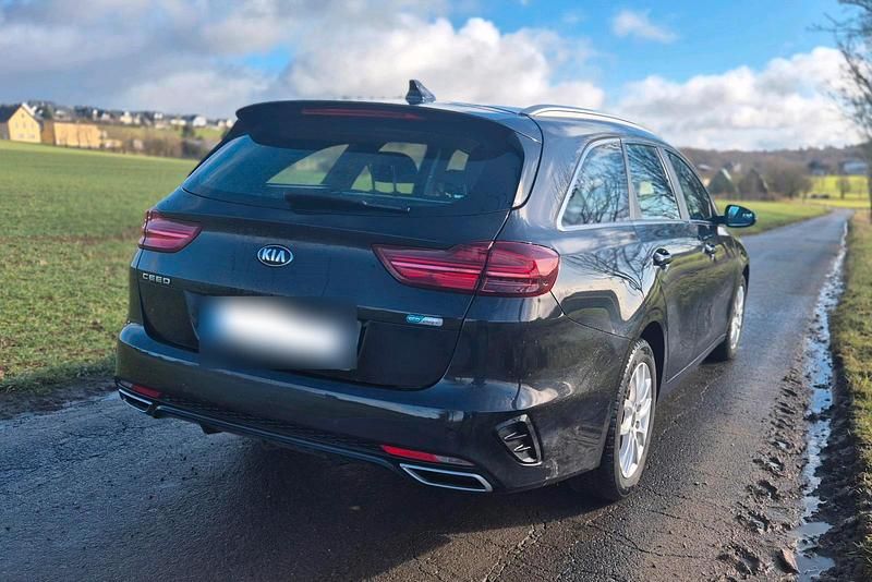 Gebraucht Kia Ceed Vision 141 PS (103 kW) 2020 Schwarz Kleinwagen