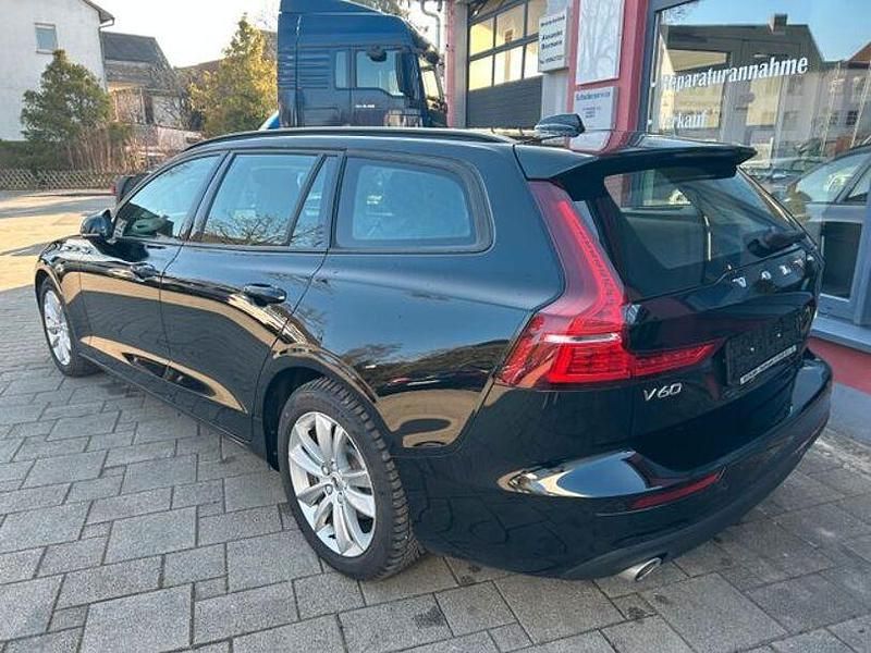 Gebraucht Volvo V60 Momentum 190 PS (139 kW) 2019 Schwarz Kombi