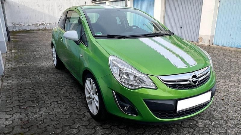 Grün Gebraucht 2011 Opel Corsa Kleinwagen | 4.400 € (Etwas zu teuer) - Bild 1/4