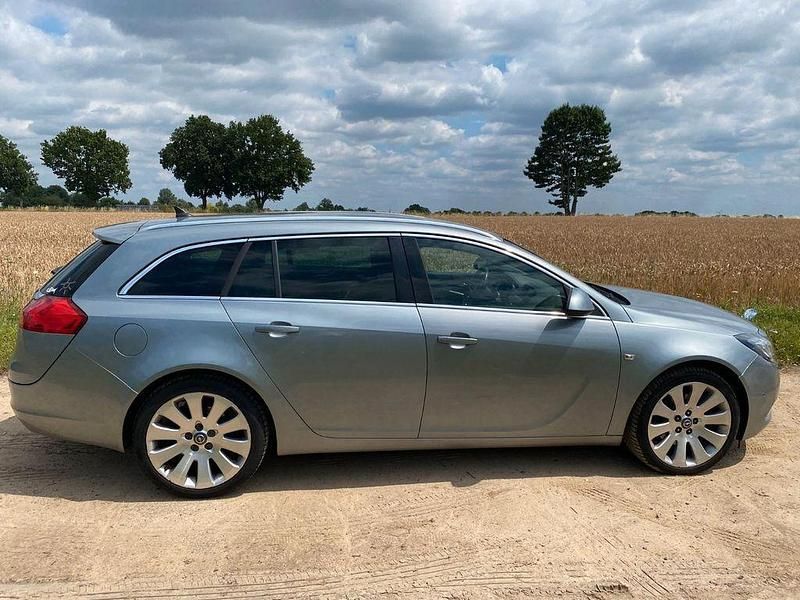 Grau Gebraucht 2013 Opel Insignia Kombi | 6.666 € (Fairer Preis) - Bild 1/4