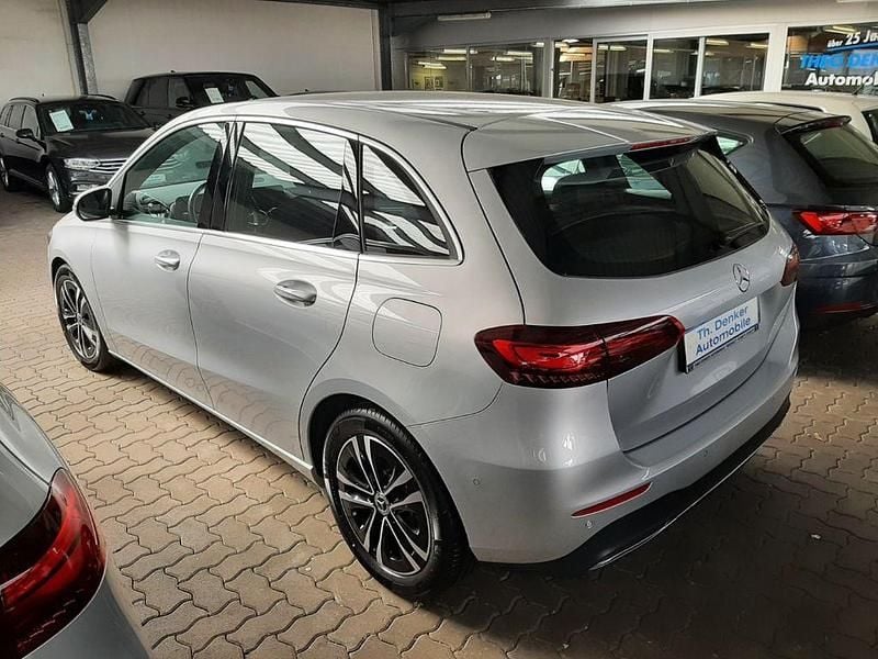 Gebraucht Mercedes B200 Advanced 163 PS (119 kW) 2023 Silber Van / Kleinbus