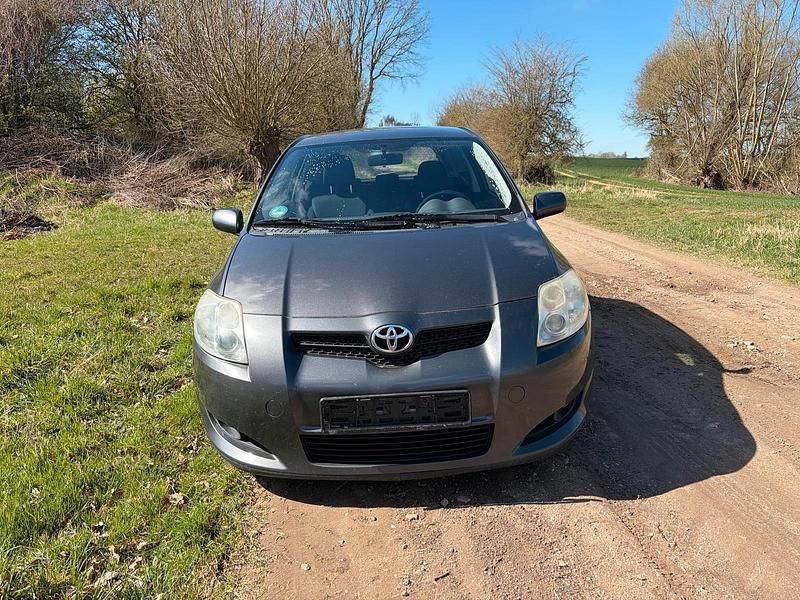 Gebraucht Toyota Auris 126 PS (92 kW) 2009 Silber Kleinwagen
