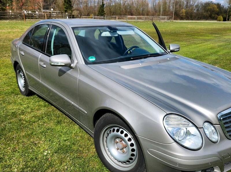 Gebraucht Mercedes E200 136 PS (100 kW) 2007 Silber Limousine