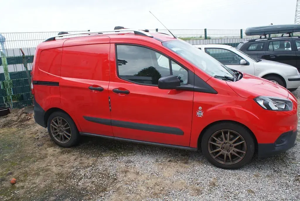 Gebraucht Ford Transit 101 PS (74 kW) 2022 Rot Limousine