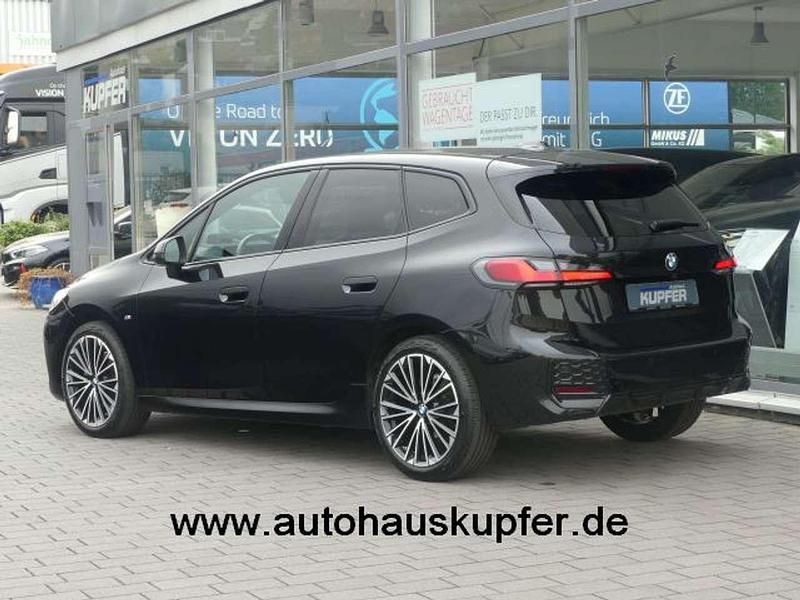 Gebraucht BMW 218 M Sport 136 PS (100 kW) 2024 Saphirschwarz Van / Kleinbus