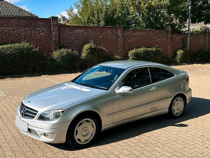Silber Gebraucht 2009 Mercedes CLC180 Kleinwagen | 5.200 € (Fairer Preis) - Bild 1/4