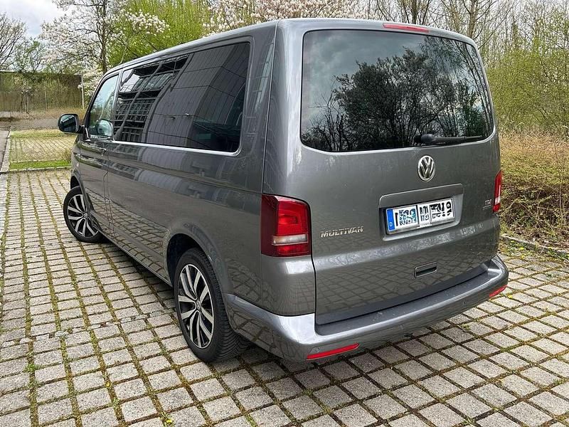 Używany VW T5 Cup 179 KM (131 kW) 2014 Szary Van