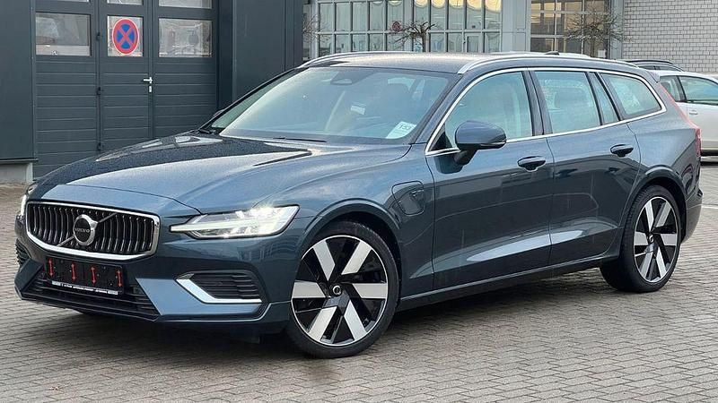 Gebraucht Volvo V60 253 PS (186 kW) 2024 Blau Kombi