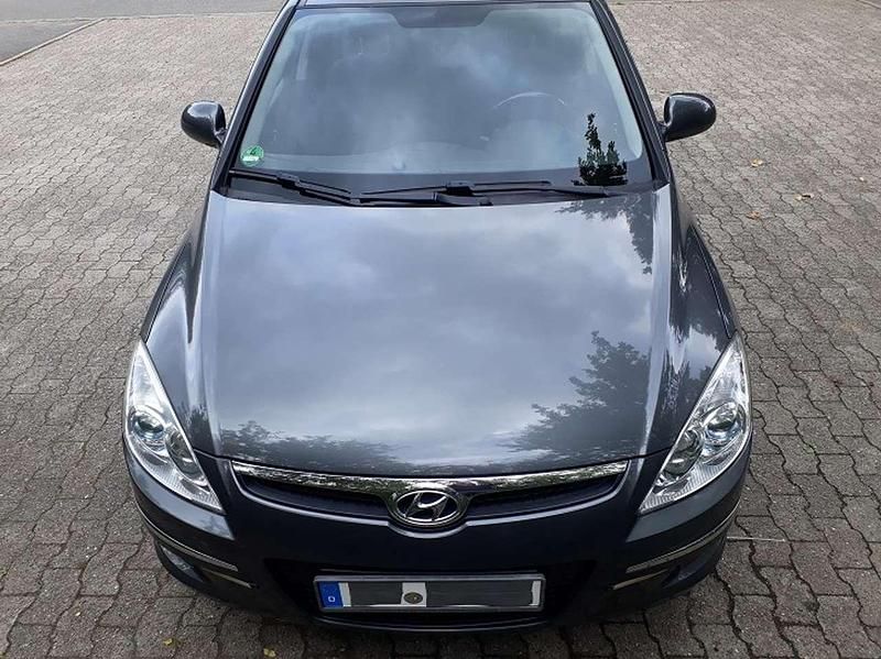 Gebraucht Hyundai i30 126 PS (92 kW) 2009 Grau Kombi