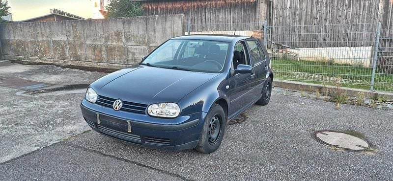 Blau Gebraucht 2001 VW Golf IV Kleinwagen | 600 € (Superpreis) - Bild 1/4