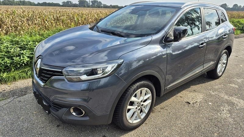 Grau Gebraucht 2018 Renault Kadjar LIMITED SUV | 11.500 € (Superpreis) - Bild 1/4