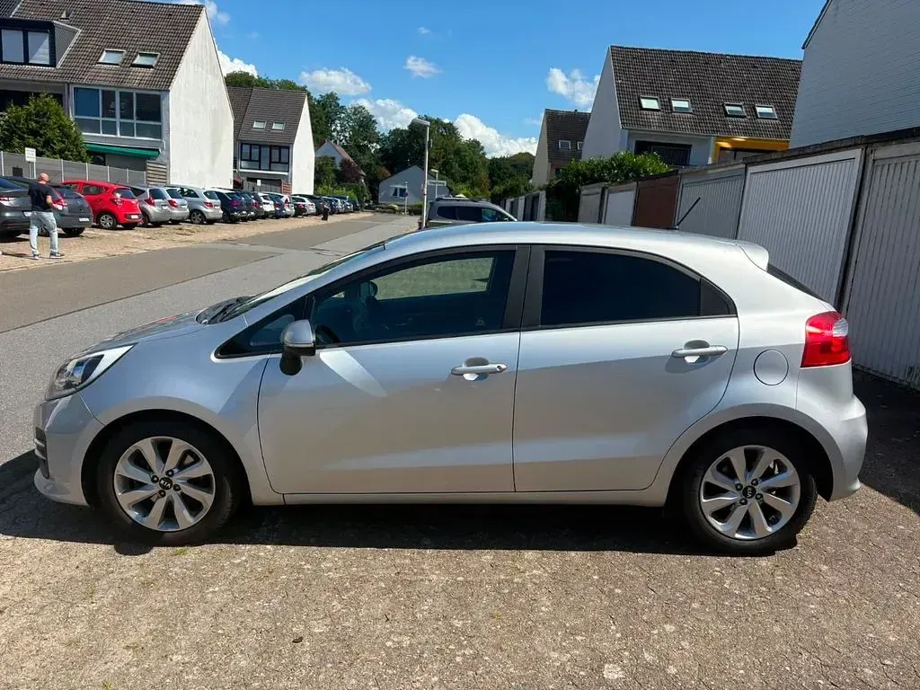 Gebraucht Kia Rio DREAM-TEAM Edition 109 PS (80 kW) 2016 Silber Kleinwagen
