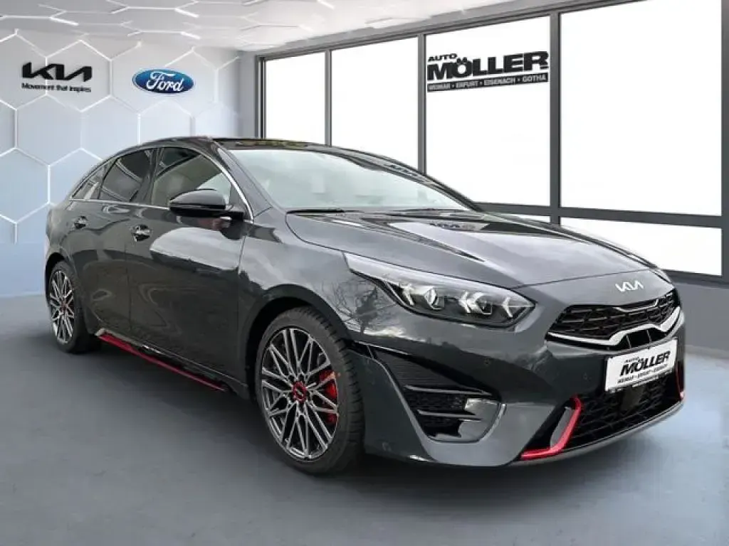 Gebraucht Kia ProCeed 204 PS (150 kW) 2024 Pentametal metallic (metallic) Kombi