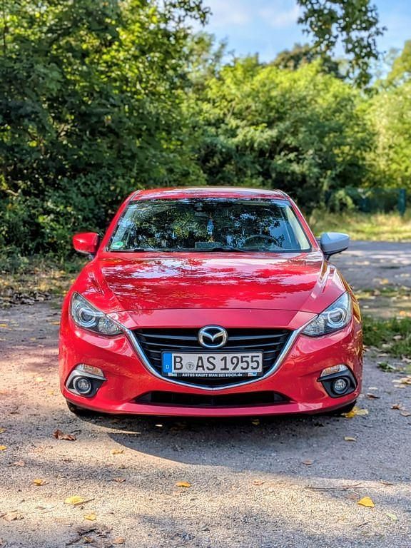 Rot Gebraucht 2015 Mazda 3 Sports-Line Limousine | 13.999 € (Fairer Preis) - Bild 1/4