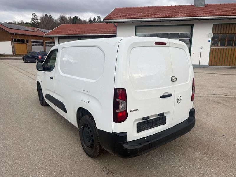 Gebraucht Opel Combo Selection 102 PS (75 kW) 2021 Weiß Van / Kleinbus
