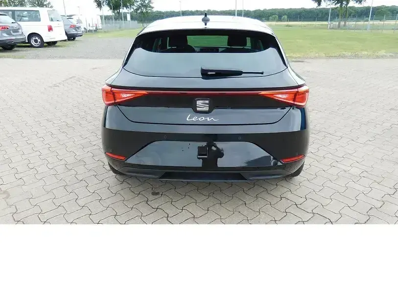 Gebraucht Seat Leon Style 110 PS (80 kW) 2024 Mitternachtsschwarz y9t Limousine
