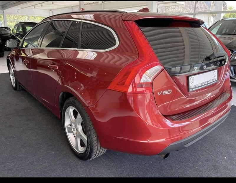 Gebraucht Volvo V60 Momentum 163 PS (119 kW) 2011 Rot Kombi