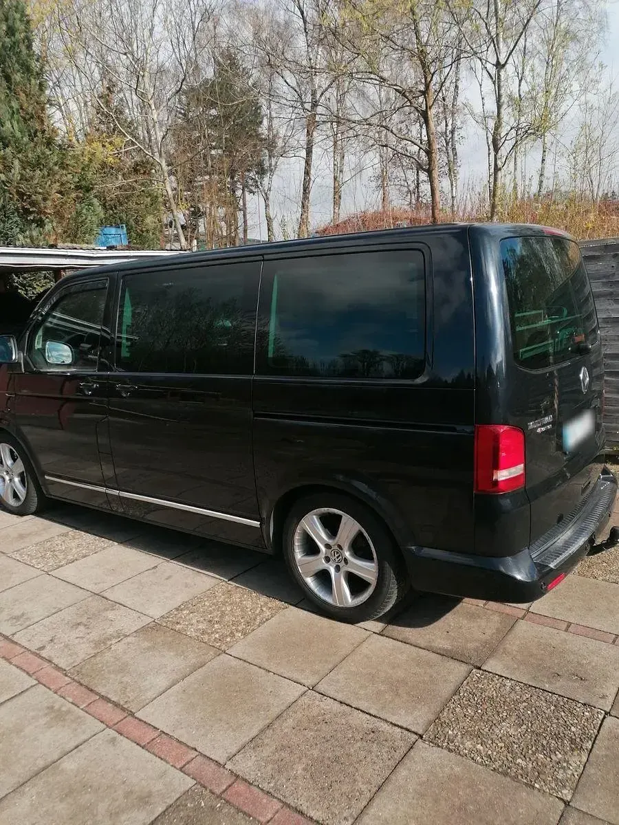 Gebraucht VW Multivan 179 PS (131 kW) 2011 Schwarz Van / Kleinbus