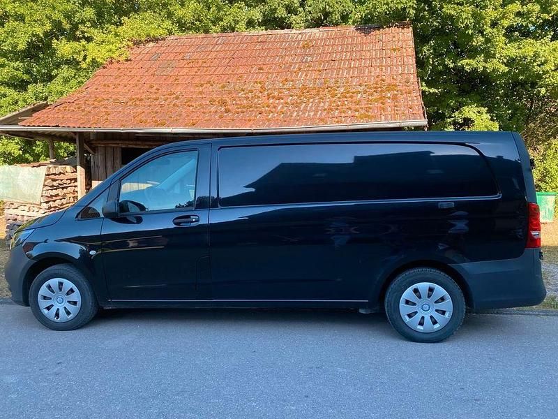 Schwarz Gebraucht 2016 Mercedes Vito Van / Kleinbus | 14.500 € (Guter Preis) - Bild 1/4