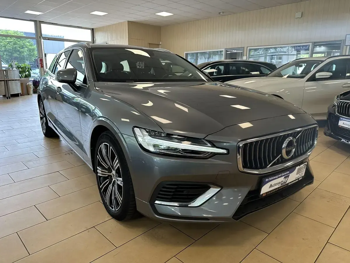 Gebraucht Volvo V60 Inscription 341 PS (250 kW) 2021 Grau Kombi