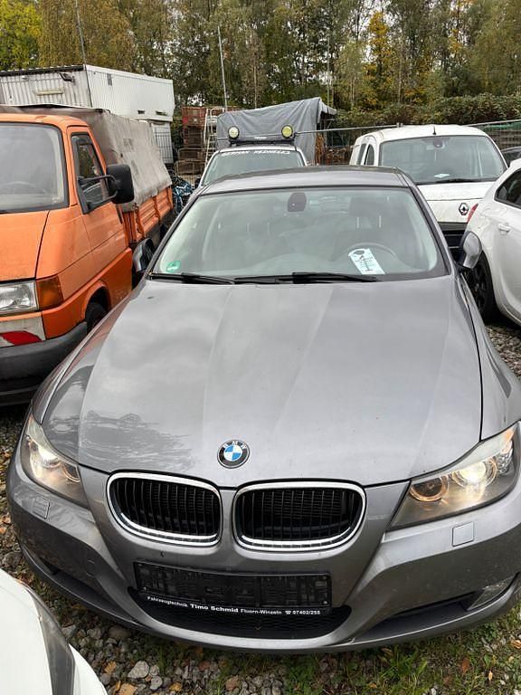 Schwarz Gebraucht 2012 BMW 320 Limousine | 6.000 € (Superpreis) - Bild 1/4