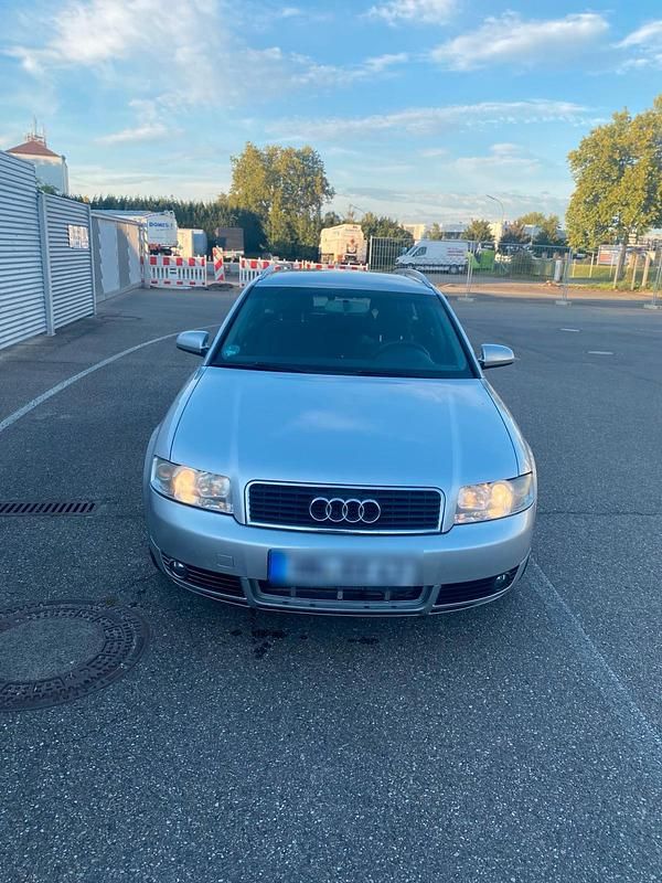 Silber Gebraucht 2004 Audi A4 Kombi | 1.400 € (Guter Preis) - Bild 1/4