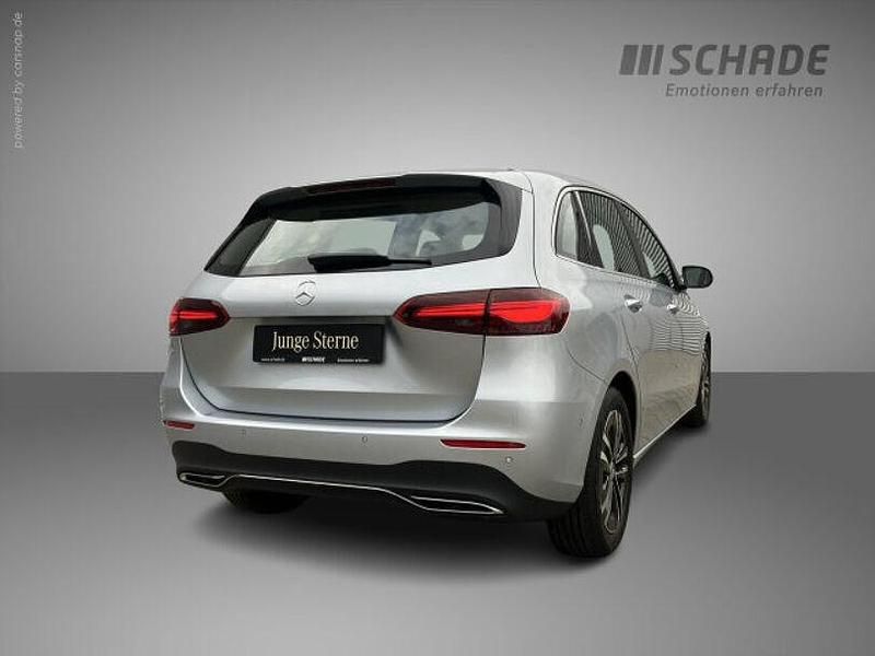 Gebraucht Mercedes B180 Progressive 116 PS (85 kW) 2024 Silber Van / Kleinbus