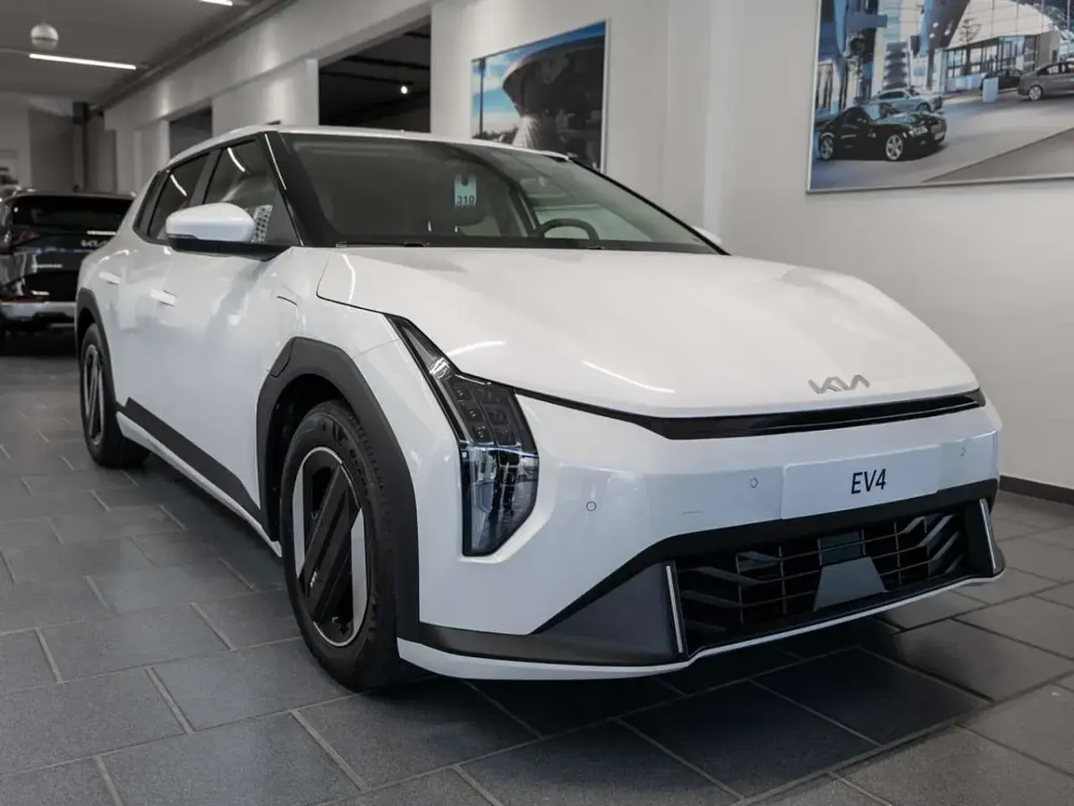 Nowe Kia EV4 Earth 150 kW (204 KM) 2026 Biały Sedan/Limuzyna