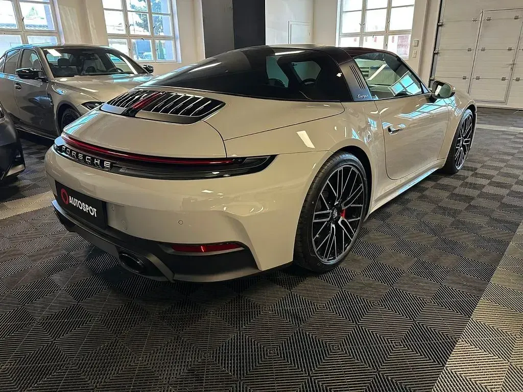 Neu Porsche 911 Targa 4S 480 PS (353 kW) 2026 Grau Cabrio