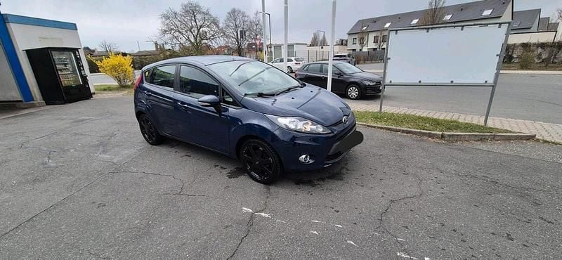 Gebraucht Ford Fiesta 60 PS (44 kW) 2012 Blau Kleinwagen