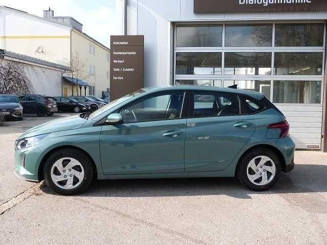 Neu Hyundai i20 Select 79 PS (58 kW) 2025 Grün Limousine