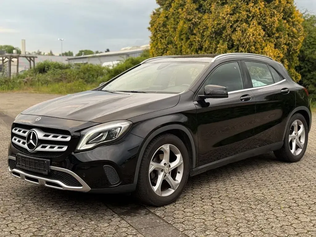 Gebraucht Mercedes GLA180 122 PS (89 kW) 2019 Schwarz SUV
