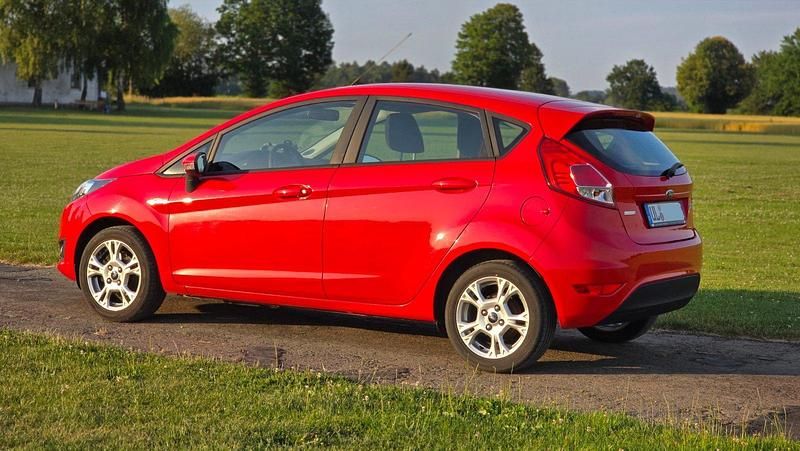 Gebraucht Ford Fiesta 101 PS (74 kW) 2016 Rot Kleinwagen