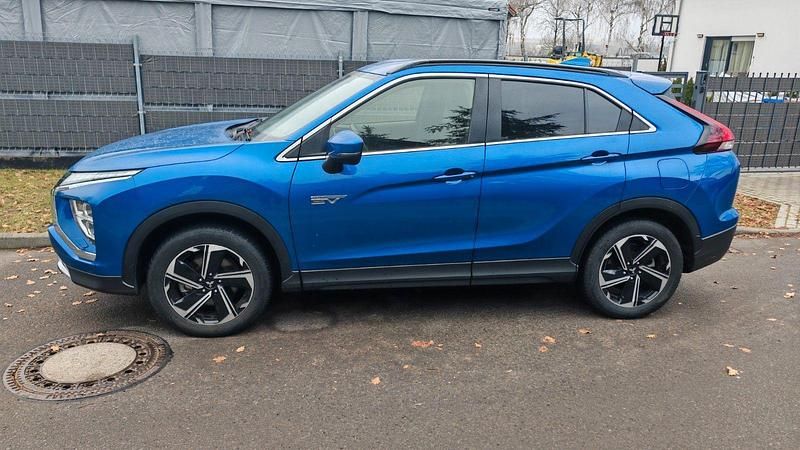 Usado Mitsubishi Eclipse Cross Basis 188 HP (138 kW) 2022 Azul SUV