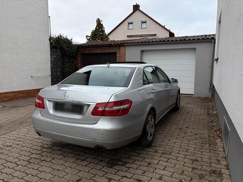 Gebraucht Mercedes E350 211 PS (155 kW) 2010 Silber Limousine