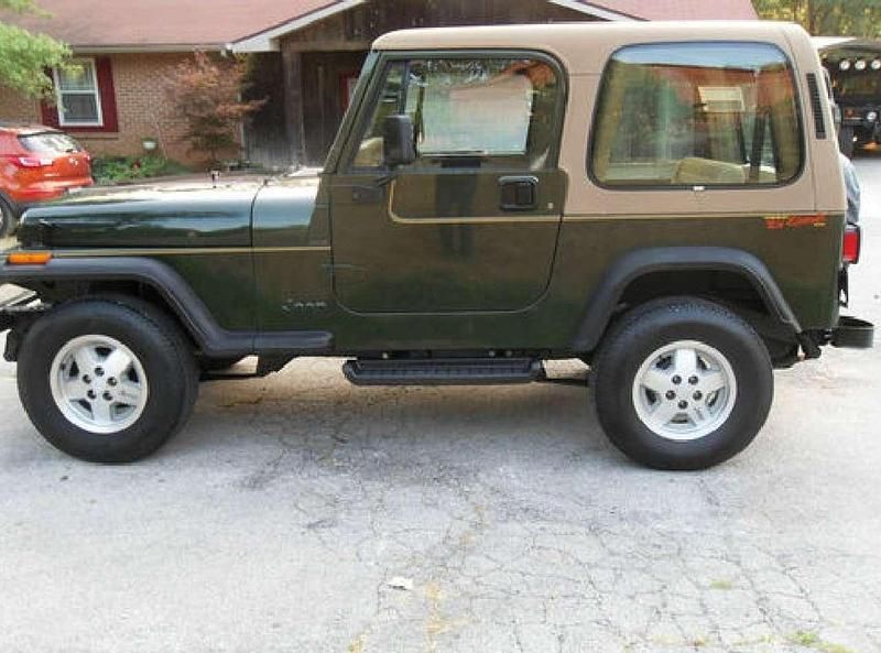 Grün Gebraucht 1993 Jeep Wrangler SUV | 17.700 € - Bild 1/4