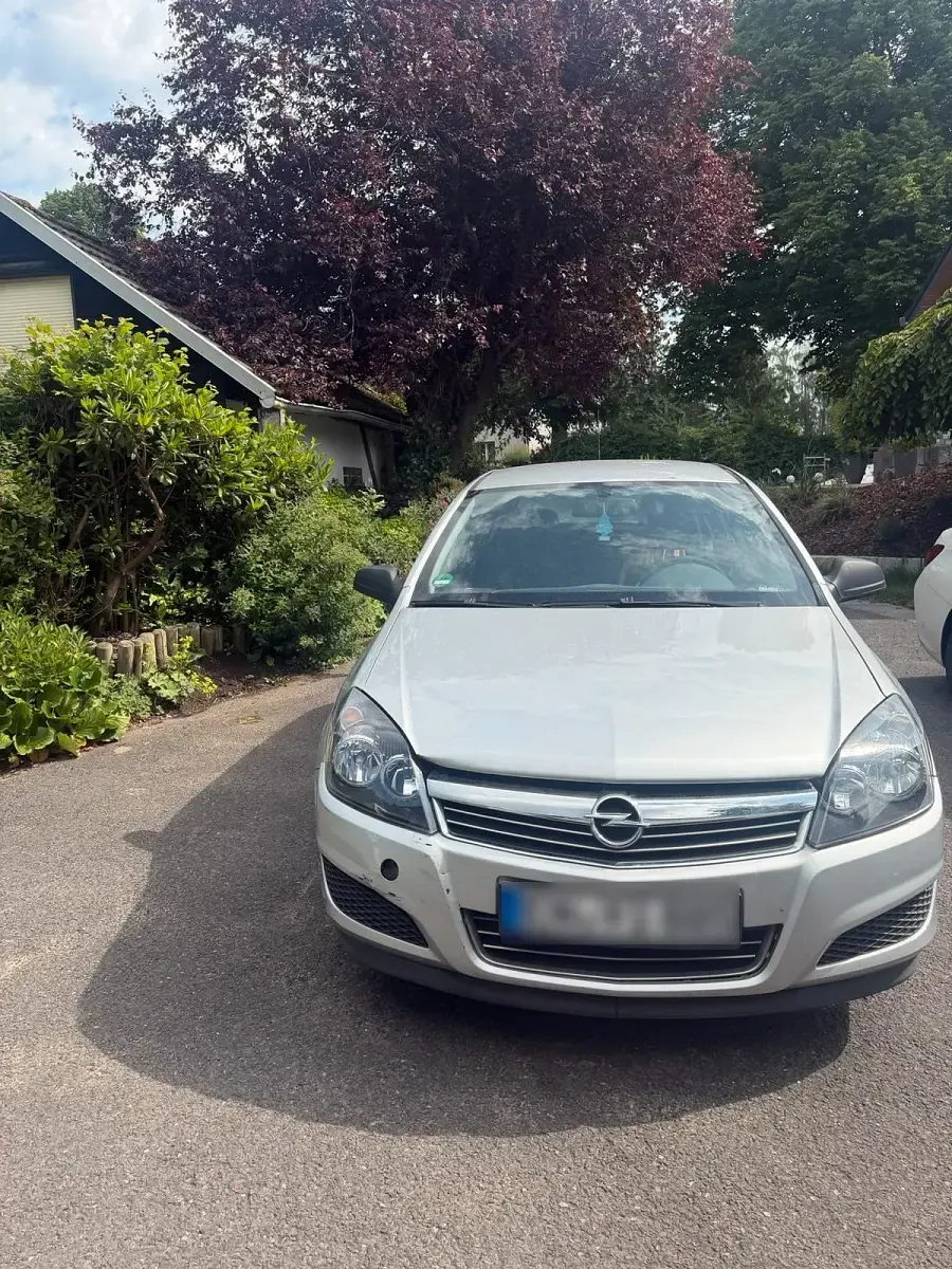 Gebraucht Opel Astra 90 PS (66 kW) 2009 Silber Kleinwagen