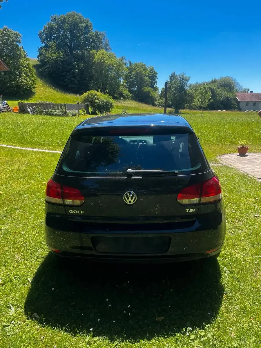 Gebraucht VW Golf VI 105 PS (77 kW) 2011 Schwarz Kleinwagen