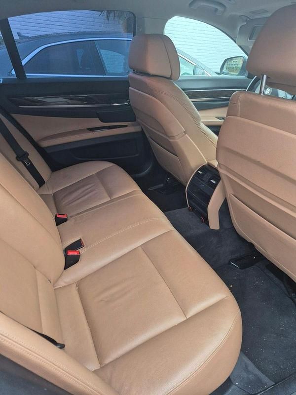 Gebraucht BMW 730L 258 PS (189 kW) 2013 Beige Limousine
