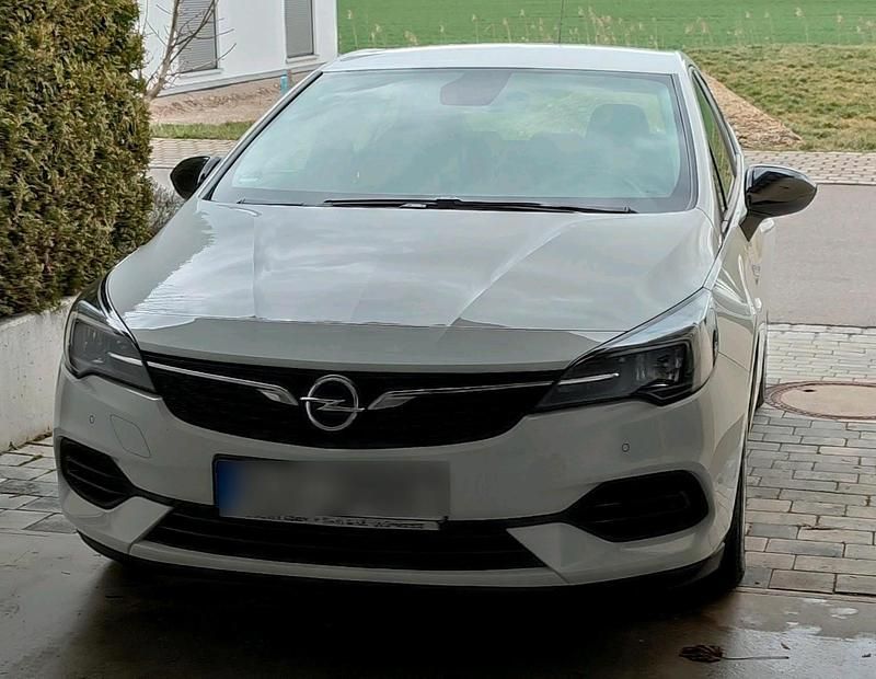 Weiß Gebraucht 2021 Opel Astra Limousine | 10.225 € (Superpreis) - Bild 1/4