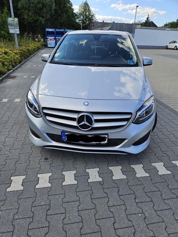 Silber Gebraucht 2016 Mercedes B220 Van / Kleinbus | 16.300 € (Fairer Preis) - Bild 1/4