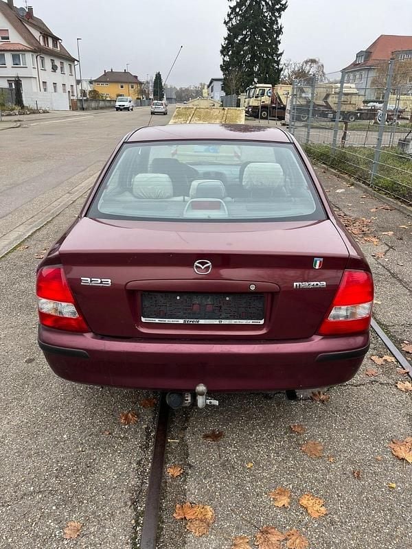 Gebraucht Mazda 323 88 PS (64 kW) 1999 Rot Limousine
